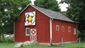 perry farm red barn with quilt displayed 